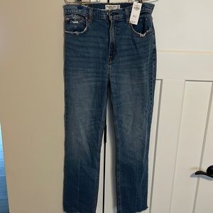 Brand New Abercrombie & Fitch Ankle Straight Ultra High Rise Jean, Size 28 (6L)